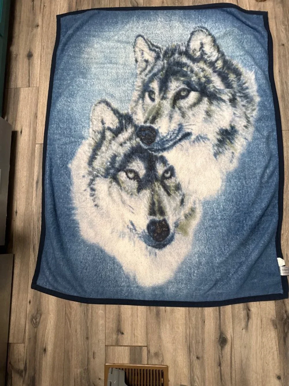 Wolf Design Blue Throw Blanket 100% Polyester Boutique Collection 60